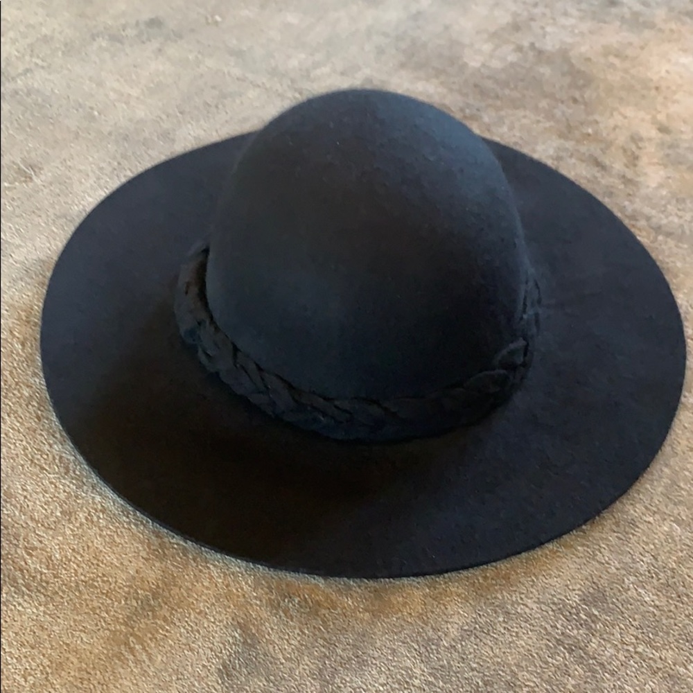 🆕 Felt hat with braided band
